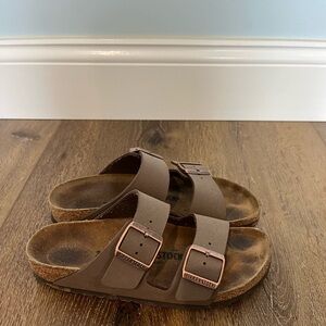 EUC Birkenstock Arizona footbed slides